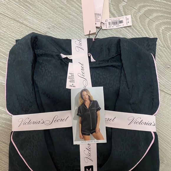 VICTORIA'S SECRET Satin Short Pajama Set - Picture 1 of 3